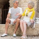 Sandálias são boas, mas para pessoas com mais de 65 anos com pés inchados, há calçados melhores