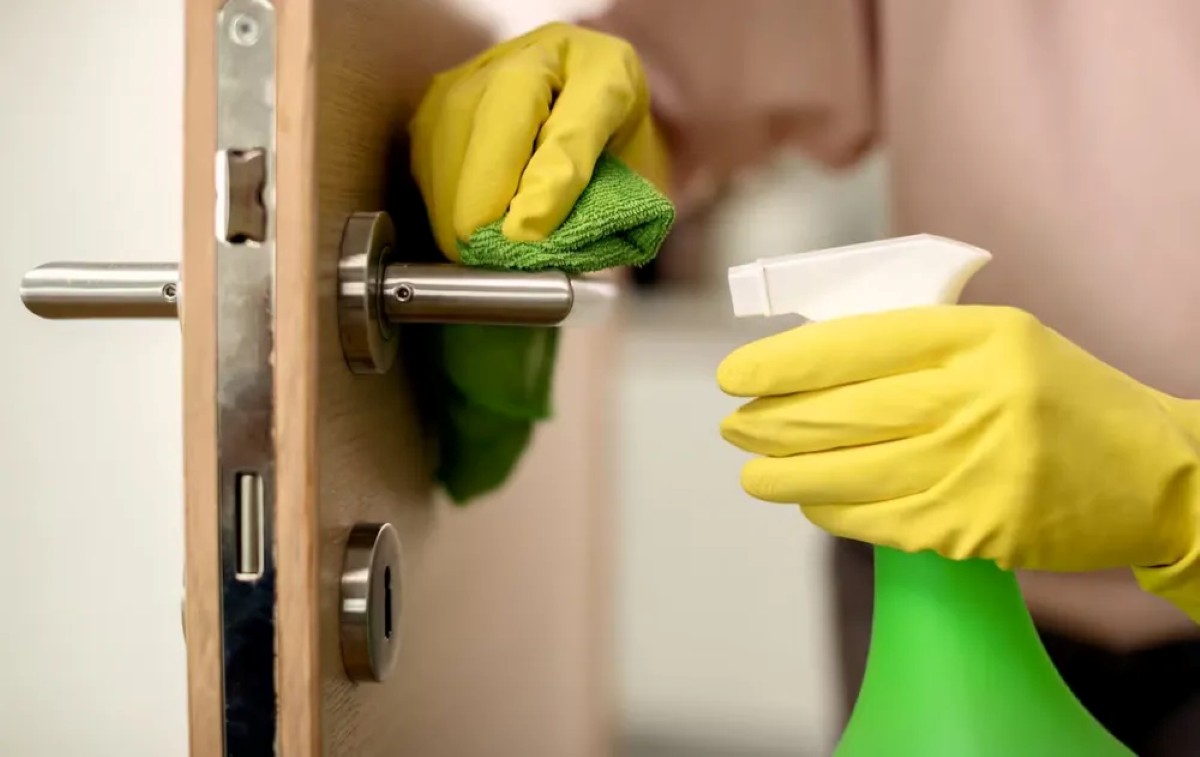 O que significa limpar a porta de casa com este produto e quais são as vantagens, na opinião dos especialistas
