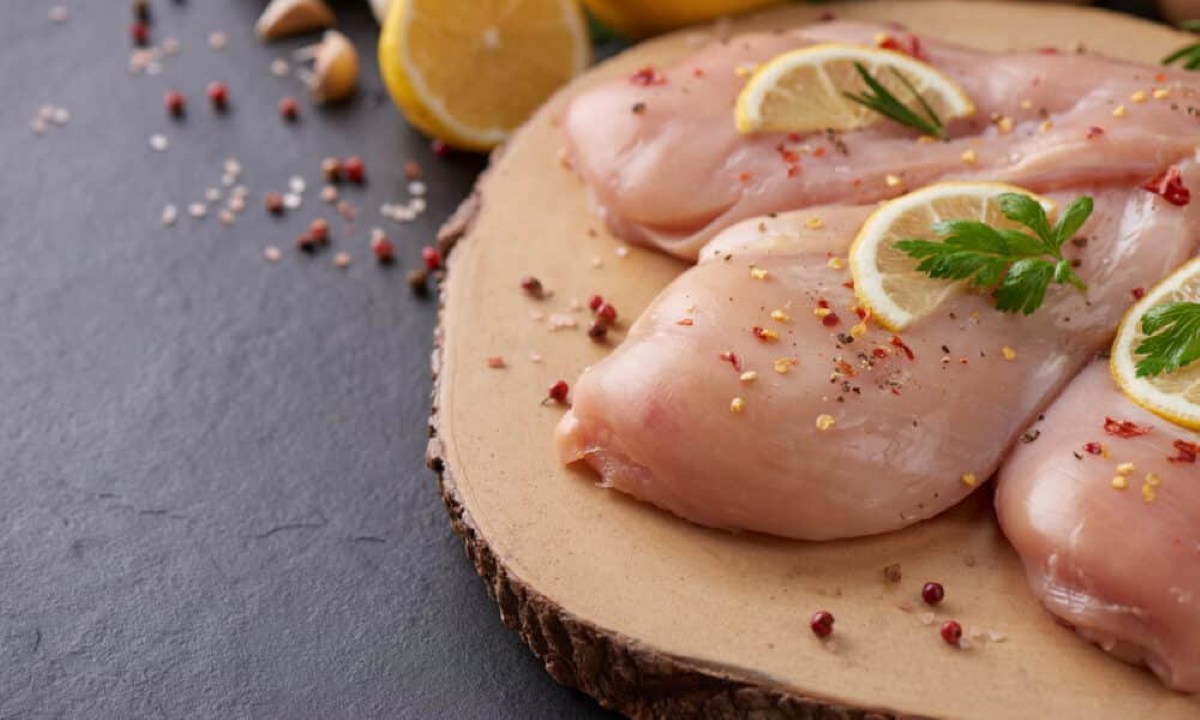 Preços da carne de frango na Brasil caem em várias regiões