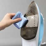 Uma maneira simples de remover manchas do ferro de passar em casa