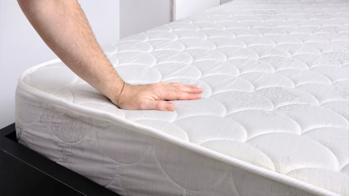Você não precisa de água: um truque japonês para limpar o colchão no inverno e deixá-lo como novo.