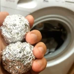 Especialista em limpeza: “Coloque duas bolas de papel alumínio na máquina de lavar para evitar a estática”.