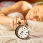 Características que, segundo a psicologia, o diferenciam se você sempre acorda na mesma hora sem despertador