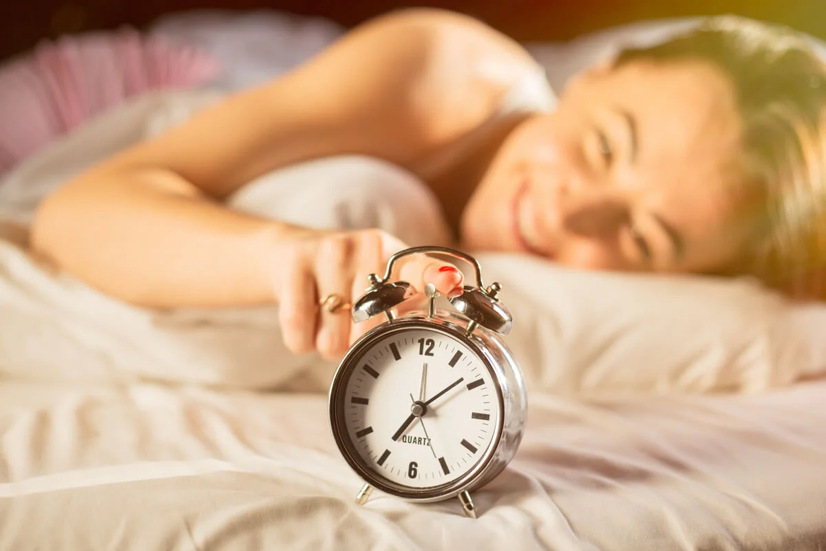 Características que, segundo a psicologia, o diferenciam se você sempre acorda na mesma hora sem despertador