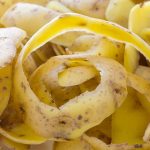 Colocar descascadores de batata nos cantos do forno: por que é recomendável.